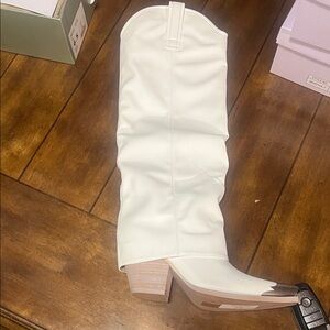 Elegant White Heeled Boots